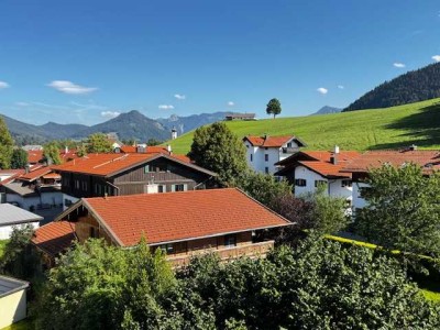 Luxuriöses 1-Zimmer Apartment mit überdachtem Südwest Balkon in traumhafter Voralpenlage