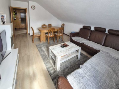 Moderne WG-Wohnung in zentraler Lage mit Panoramablick – 3 Zimmer, Balkon, Garage