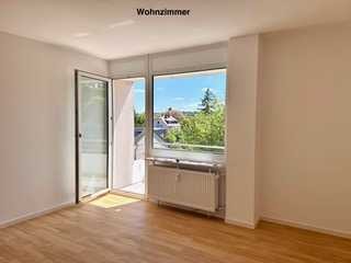 Frisch sanierte Wohnung mit 2 Balkonen sucht Glück