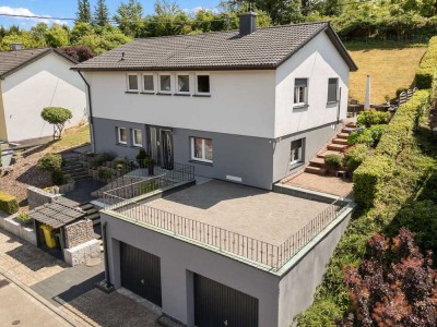 Freistehendes Einfamilienhaus im mediterranen Stil mit großem Grundstück in Selbach