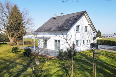 Modernes Domizil • neueste Technik ... hohe Lebensqualität mit großem Grundstück