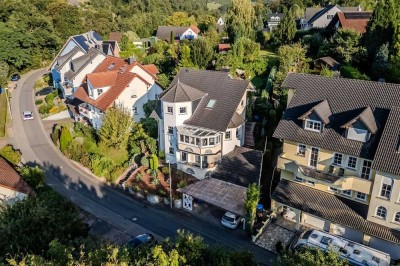 Provisionsfrei! Gemütliches EFH mit Einliegerwohnung, Kamin und tollem Blick in ruhiger Lage!