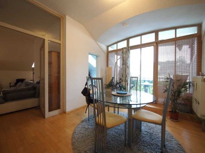 Traunstein - Wartberghöhe - Stilvolle 2,5-Zimmer Atelierwohnung mit Küche + Essdiele + Westloggia