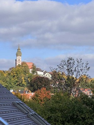 Mitten im Dorfkern mit Blick auf das Kloster Andechs!