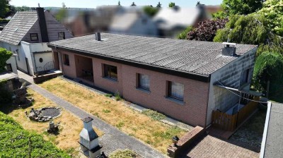 Großes Grundstück mit 2 Häusern