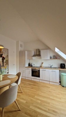 Neuwertige 1,5-Zimmer Dachgeschosswohnung mit Balkon in Lappersdorf