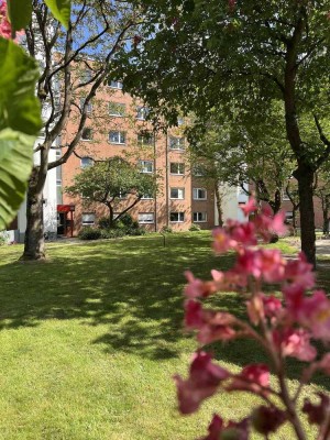 RESERVIERT - Gepflegte 2-Zimmer Eigentumswohnung  |  West-Loggia  |  2.OG  |  2 Stellplätze