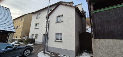 Gepflegtes Wohnhaus mit Garage und Terrasse für die junge Familie