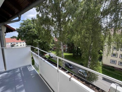 Frisch renovierte 3-Zimmer-Wohnung mit großem Balkon und Blick ins Grüne – SZ-Gebhardshagen