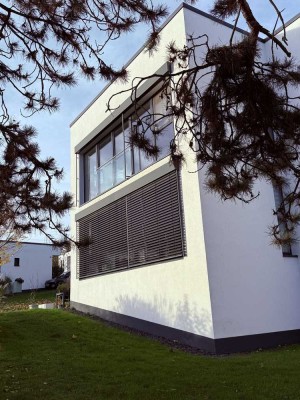 HENNEF / GEISTINGEN: Helle und großzügige 3-Zimmerwohnung auf parkähnlichen Grundstück + Einbauküche