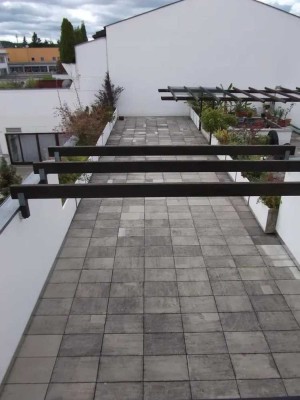 FFB: Sonnige 4-Zimmer Maisonettewohnung mit XXL Dachterrrasse am Buchenauer Markt