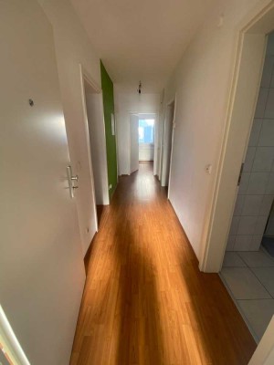 Charmante 4-Zimmer-Dachgeschoss-Wohnung in ruhigem Familienhaus inmitten von Groß-Gerau