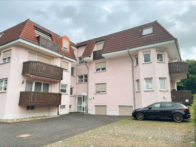 Attraktive 3-Zimmer-Wohnung mit Einbauküche, Balkon und Stellplatz - in gut angebundener Lage