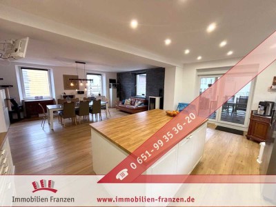 Trier-Zewen: einzugsbereites, saniertes Haus mit 2 Wohneinheiten und 3 Garagen in Trier-Zewen