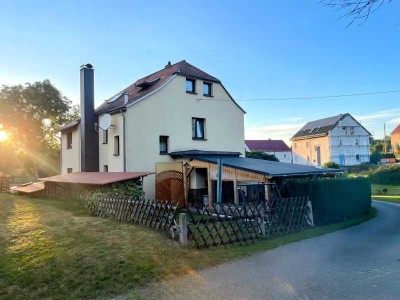 Charmantes Zweifamilienhaus in einer ruhigen Umgebung in Striegistall