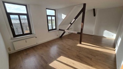 + + + tolle 3-Zimmer Wohnung im Dachgeschoss in ruhiger zurückgezogenener Lage + + +