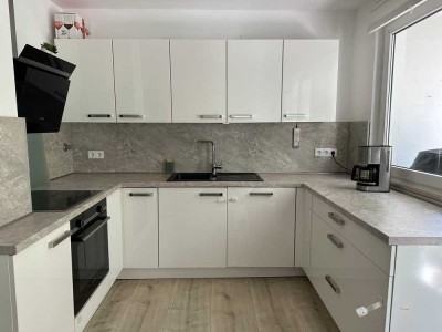 Helle 3,5-Zimmer Wohnung inkl. Küche, frisch renoviert bis zur Übergabe, mit Balkon in GE-Buer