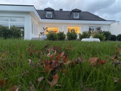 Zukunftsorientiert: Wärempumpe geplant! Exklusives Landhaus in Meerbusch – Ein Refugium der Eleganz