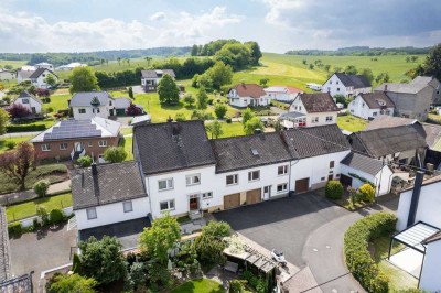 ***Schönes Einfamilienhaus mit großem Garten (Baugrundstück) und separater Wohneinheit***