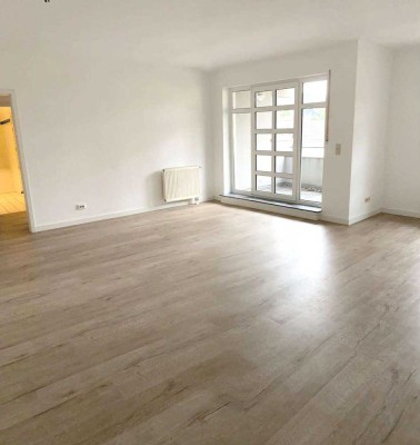 Schicke großzügige 2-Zimmer-Wohnung mit Balkon und Stellplatz!