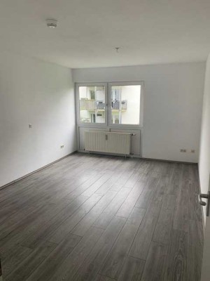 Zentral. Hell. Bezugsfertig – 2 Zimmer mit Balkon am Hageberg
