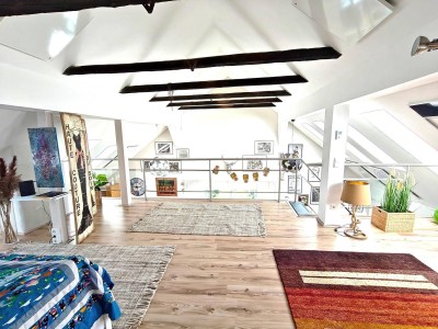 Einzigartiges Künstler-Loft in historischem Gutshof – Exquisites Wohngefühl auf 245 m²