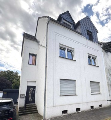Gepflegtes Doppelhaus mit zwei separaten Einheiten – Kapitalanlage oder Mehrgenerationenwohnen