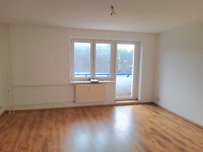 Renovierte-3-Zimmer Wohnung mit Balkon in ruhiger Umgebung. Besichtigung unter  TEL.0152/02995224