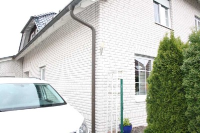 *Prov.-frei* Wunderschöne und gepflegte Doppelhaushälfte mit EBK