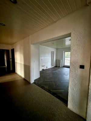 Erstbezug nach Sanierung mit Balkon: freundliche 3-Zimmer-Wohnung in Rinteln