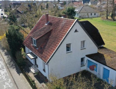 CHARMANTES EINFAMILIENHAUS MIT POTENZIAL - VIEL PLATZ, GROSSE STELLFLÄCHEN, GRÜNER GARTEN IN EHMEN!