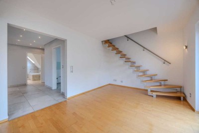 Helle Maisonette-Wohnung mit Dachstudio, Balkon und Carport in beliebter Lage von Bad Vilbel