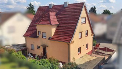 Modernisierte Altbauperle – charmantes 1-2 Familienhaus mit kleinem exotischen Garten