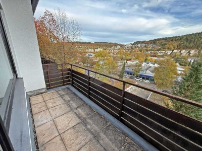 Privat: Helle, frisch renovierte 1,5-Zimmer Wohnung mit Balkon