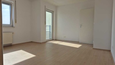 Traumwohnung schöne helle 2 Zimmer Wohnung Küche, Bad, Balkon mit Fernblick Dreieich