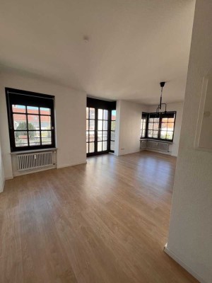 Sandhausen: Neu renoviert! 1 Zimmer, lichtdurchflutet und zentral