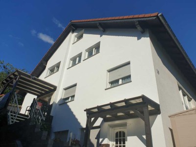 Freundliche und vollst. renovierte 3-Raum-DG-Wohnung mit geh. Innenausstattung mit EBK in Overath