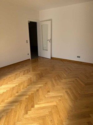 Erstbezug nach Sanierung mit Balkon: Geschmackvolle 3-Raum-Wohnung mit geh. Innenausstattung