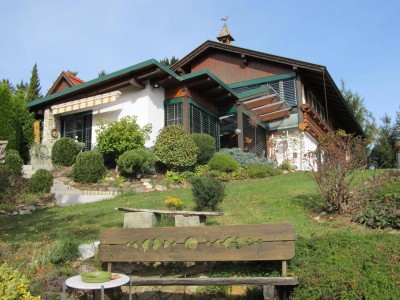 * EXKLUSIVES EINFAMILIENHAUS MIT EIGENEM WEINGARTEN IN HÖHENLAGE MIT TRAUMHAFTEM PANORAMABLICK *