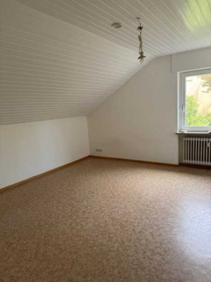 Schöne 2-Zimmer - Dachgeschoss-Wohnung in Weil - Gartenstadt