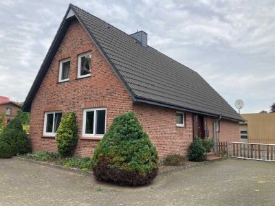 Einfamilienhaus mit Nebengebäude in Rade / Naturpark Aukrug