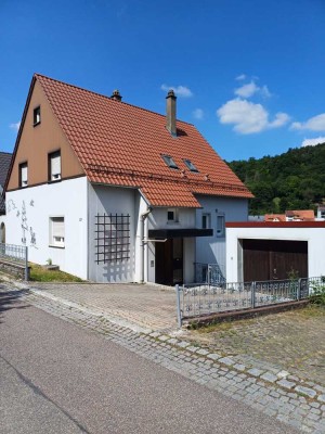 Preiswertes 8-Zimmer-Mehrfamilienhaus in Mönsheim
