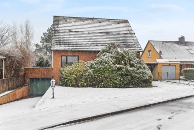 Renovierungsbedürftiges Einfamilienhaus in idyllischer Lage mit großem Garten