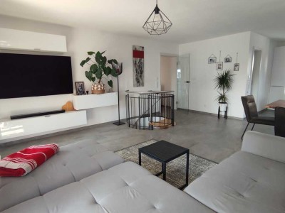 Moderne 4-Zimmer Wohnung, Garten & gehobene Ausstattung in bester Lage incl. EBK & Ausstattung