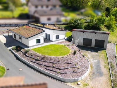 Modernes Einfamilienhaus (Bj. 2021) mit 1.200 m² Grundstück & Dreifach-Garage