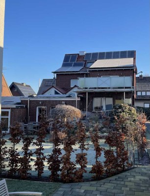 Großzügige Wohnung im Zweifamilienhaus am Hüwel