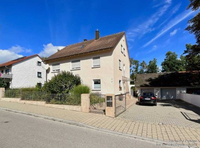 Komplett frei! 
Zweifamilienhaus mit zusätzlicher Einliegerwohnung im DG 
in Büchenbach