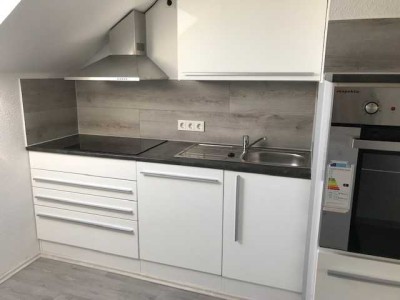 schöne 4 Zimmer Dachgeschosswohnung mit EBK