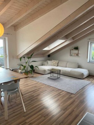 Gehobene 3-Zimmer-DG-Wohnung mit Balkon und EBK in Hilzingen
