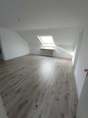 Schöne, helle 3-Zimmer-DG-Wohnung in Neuss